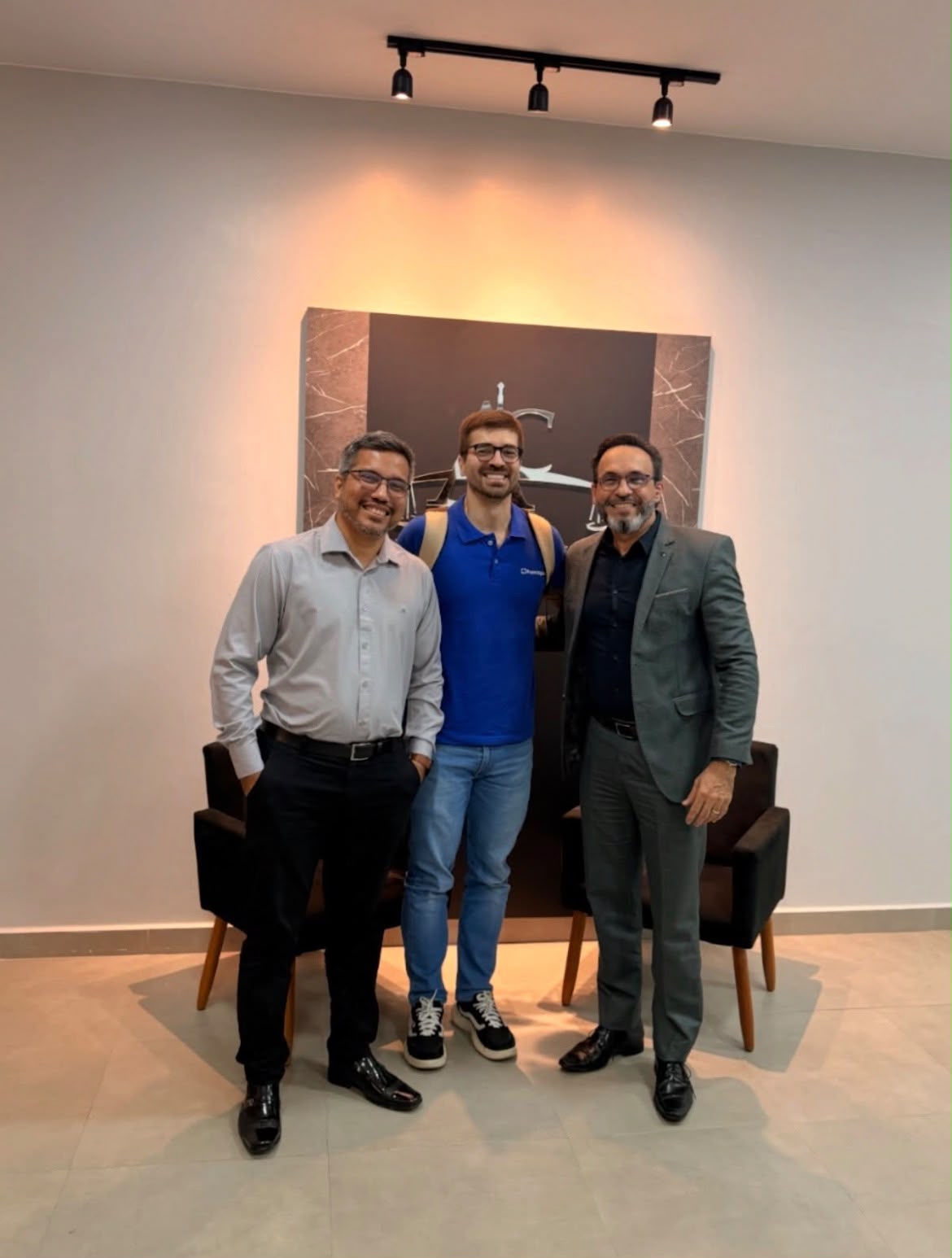 Avelar Pinheiro com parceiros no escritório André Campelo Advocacia