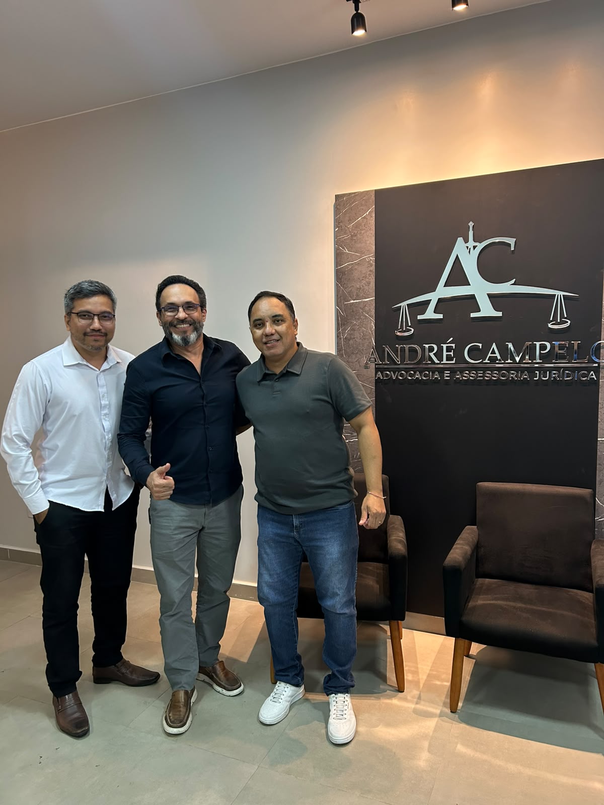 Avelar Pinheiro em reunião com parceiros de negócio