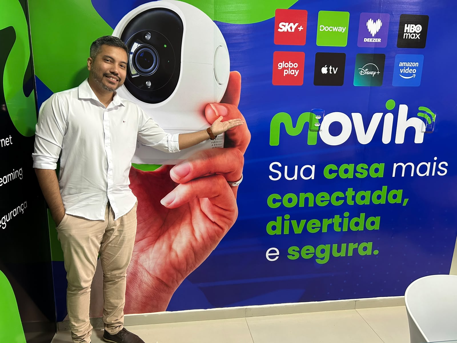 Avelar Pinheiro na loja da Movih Telecom