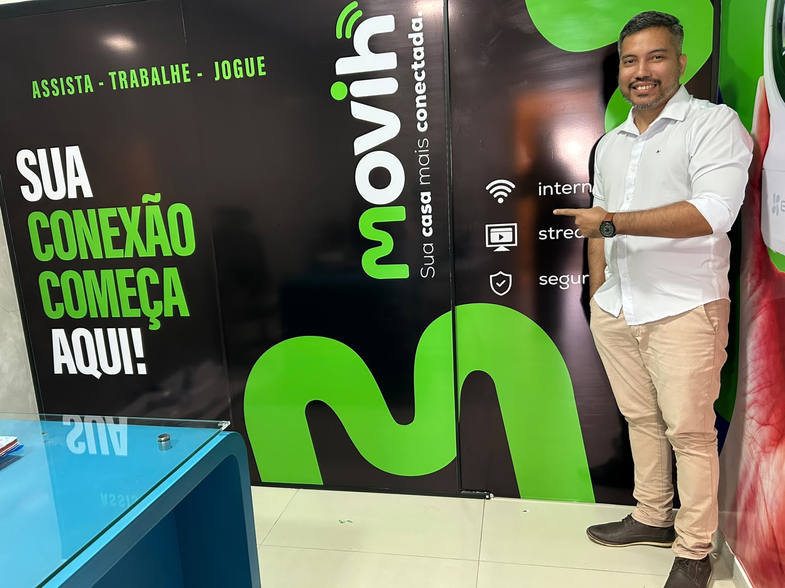 Avelar Pinheiro no atendimento da Movih Telecom